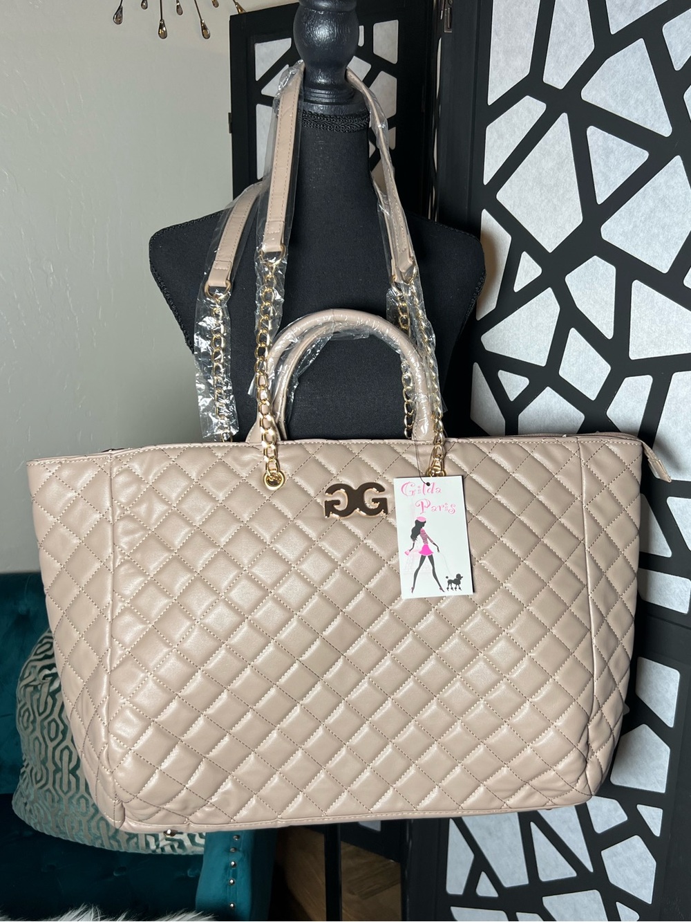 Gilda Paris tote features a taupe quilted design with gold hardware NWT - Picture 2 of 8